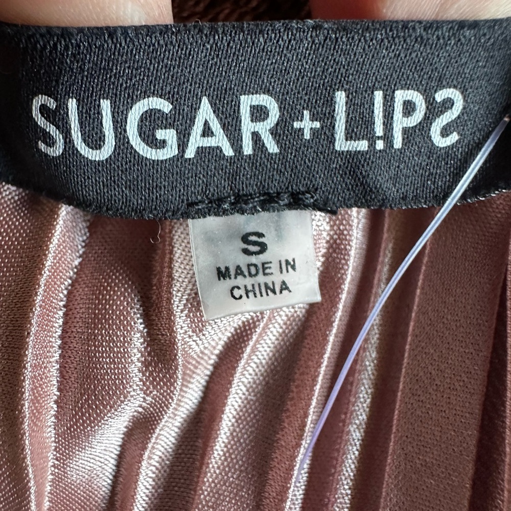 ✨ NWT Sugar + Lip2 Metallic Blush Pleated Midi Skirt Size S - Picture 3 of 8